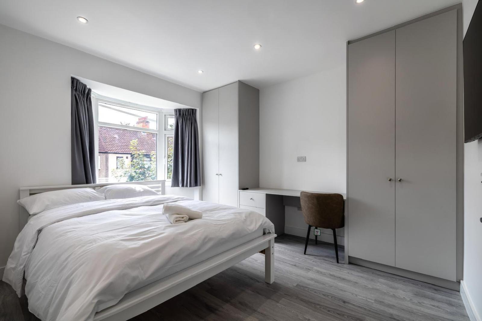 Vakantiehuis Modern With Driveway Parking For 2 Vehicles, Near Tottenham Hotspur Stadium, White Hart Lane Train Station
