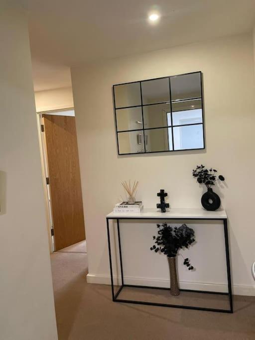 Two Bedroom House By Brookland Serviced Short Lets With Free Wifi & Parking * Londres