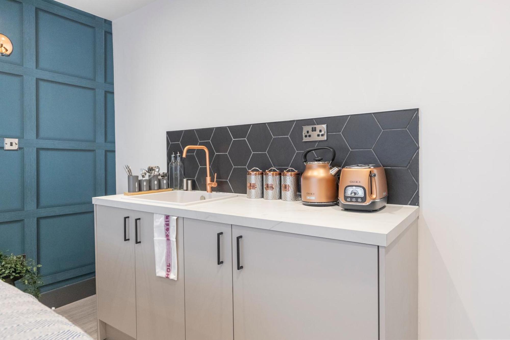 Appartement Cityscape Charm Vibrant With Kitchenette Londres