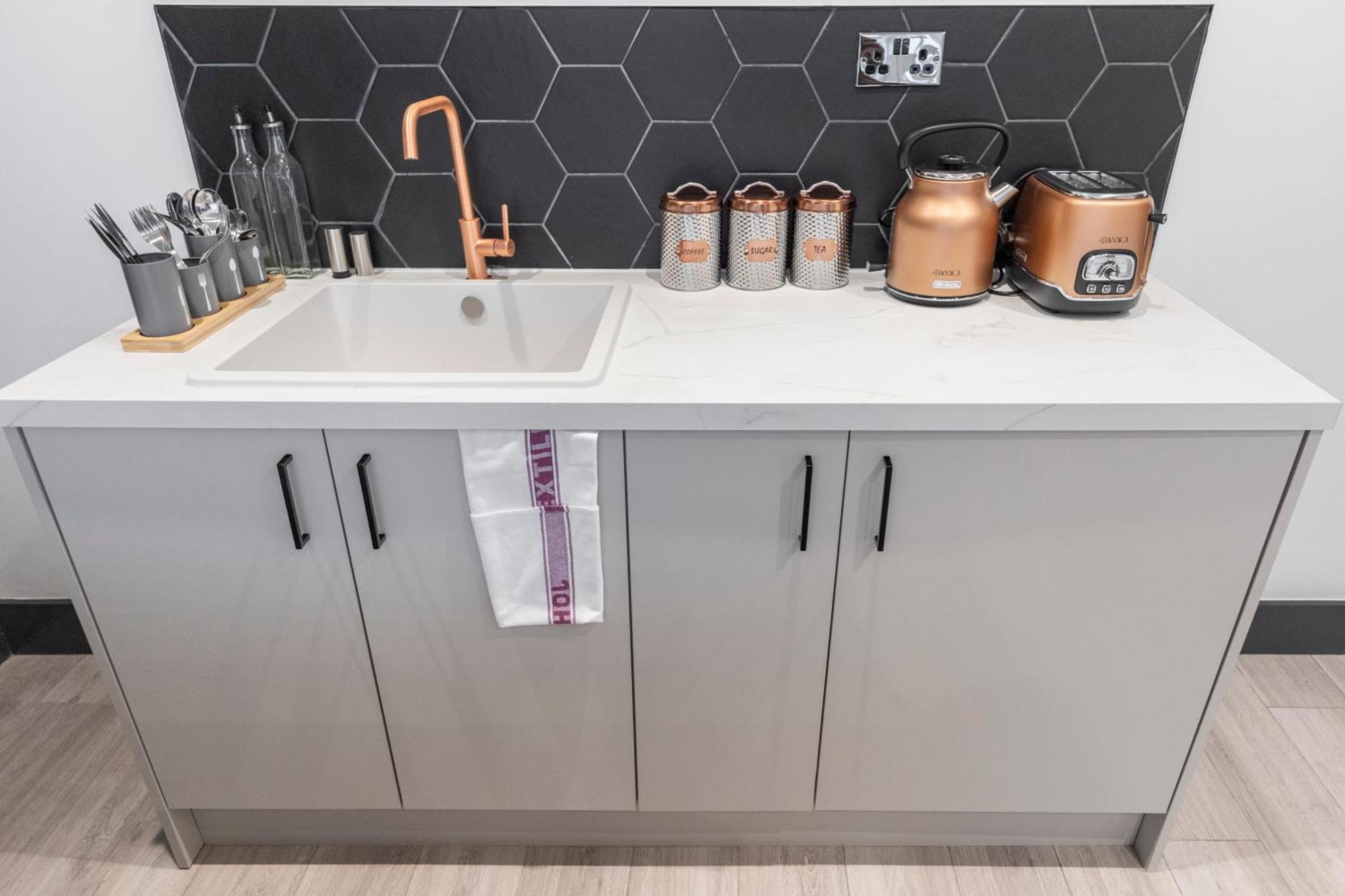 Appartement Cityscape Charm Vibrant With Kitchenette Londres
