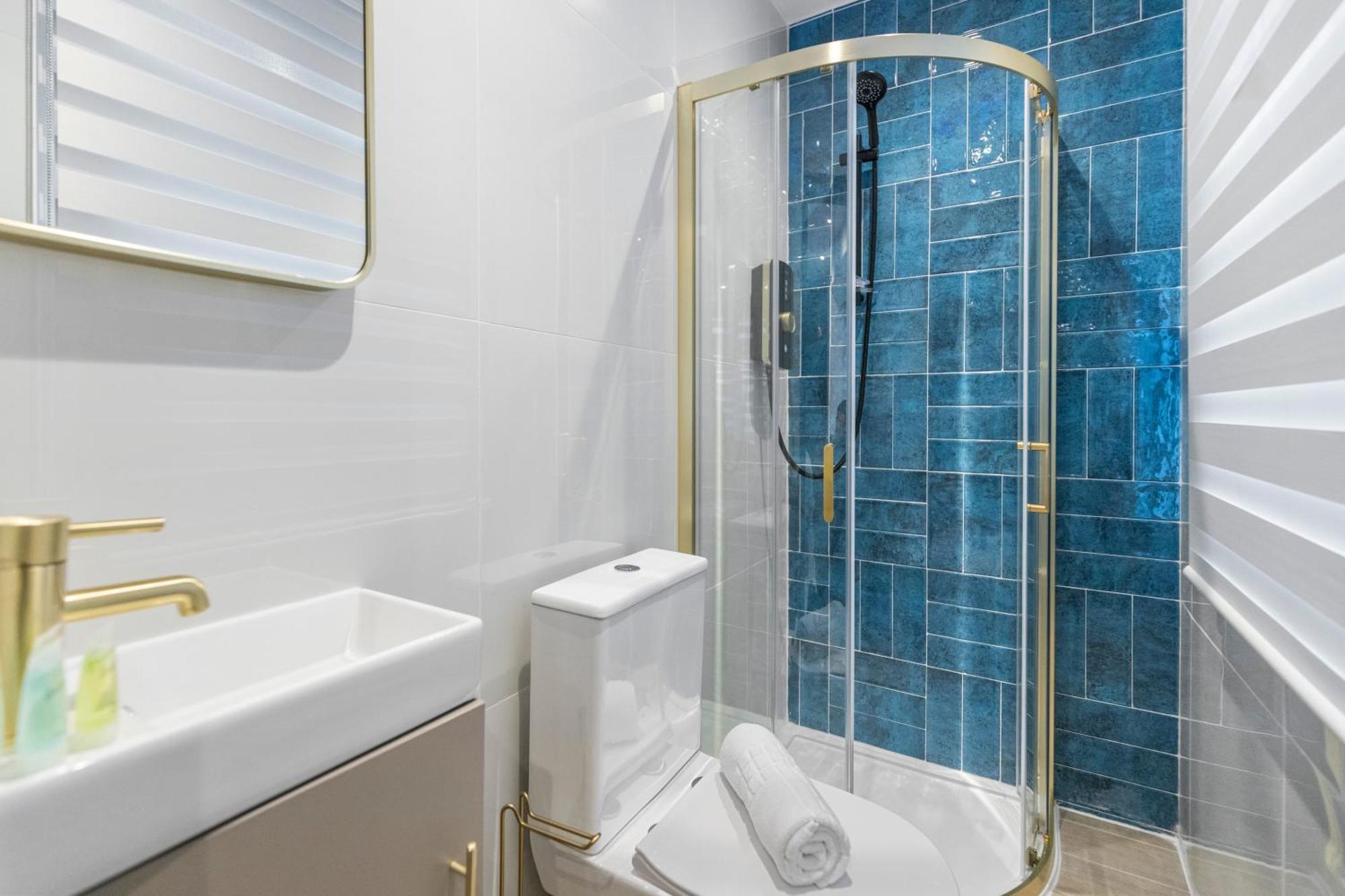 Cityscape Charm Vibrant With Kitchenette Appartement *