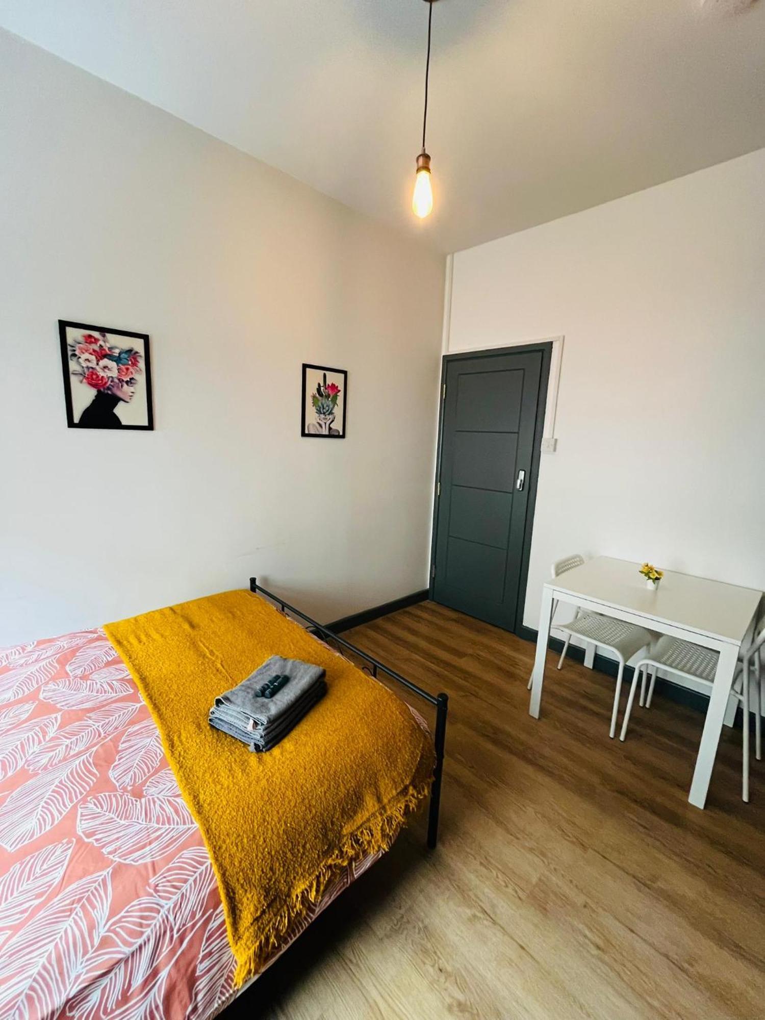 Kilburn Guest 167 * London