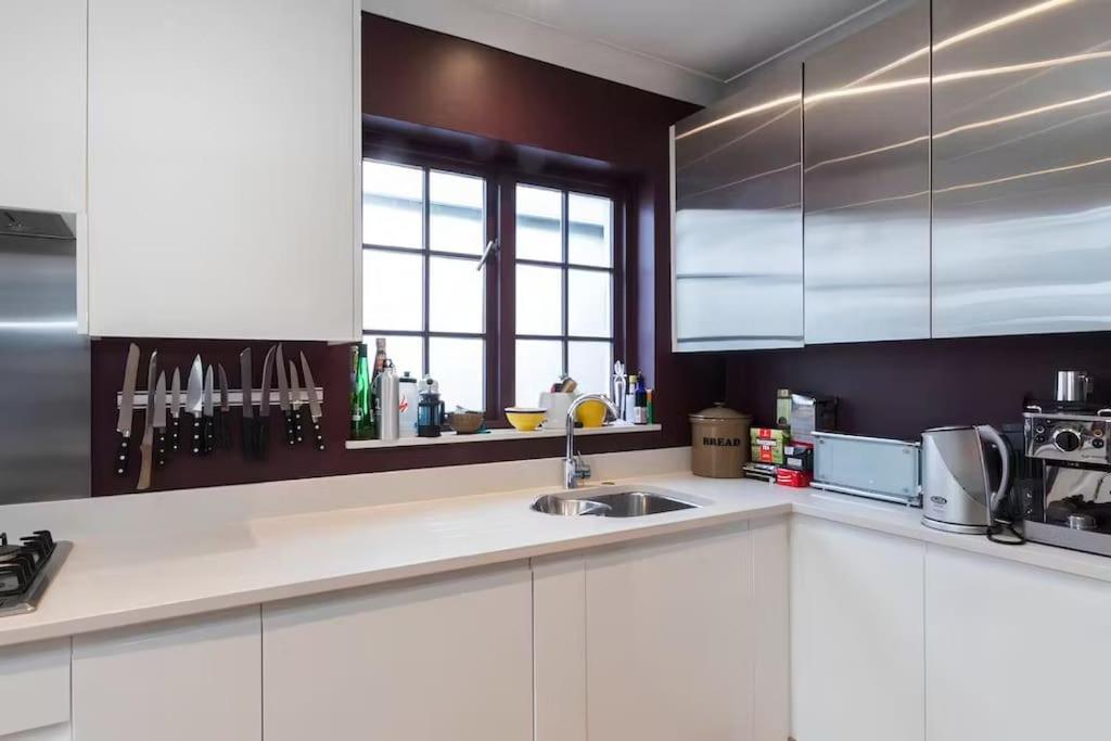 Hébergement de vacances Close To River And Park With Stunning Roof Terrace