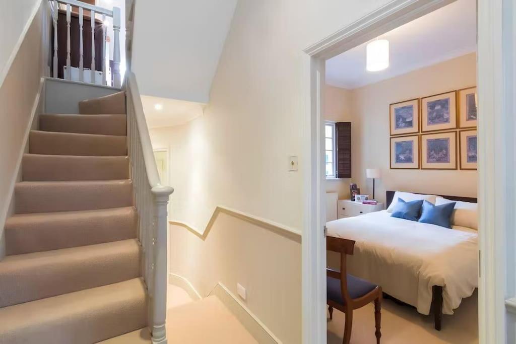 Hébergement de vacances Close To River And Park With Stunning Roof Terrace
