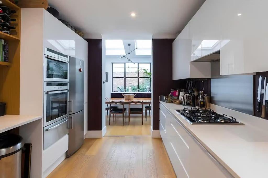 Hébergement de vacances Close To River And Park With Stunning Roof Terrace *