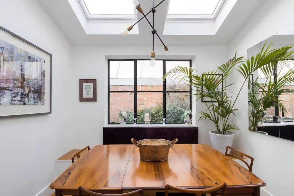 Close To River And Park With Stunning Roof Terrace Londres