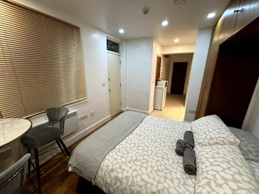 Lovely Hyde Park Flat