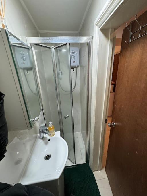 Lovely Hyde Park Flat