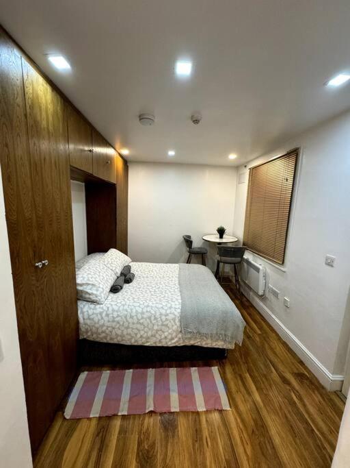 Lovely Hyde Park Flat *