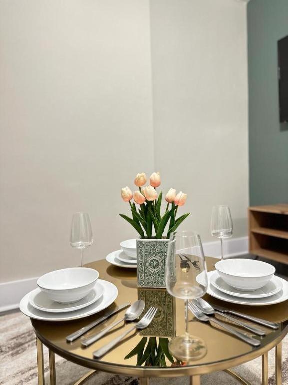 Central One Bedroom Apartment