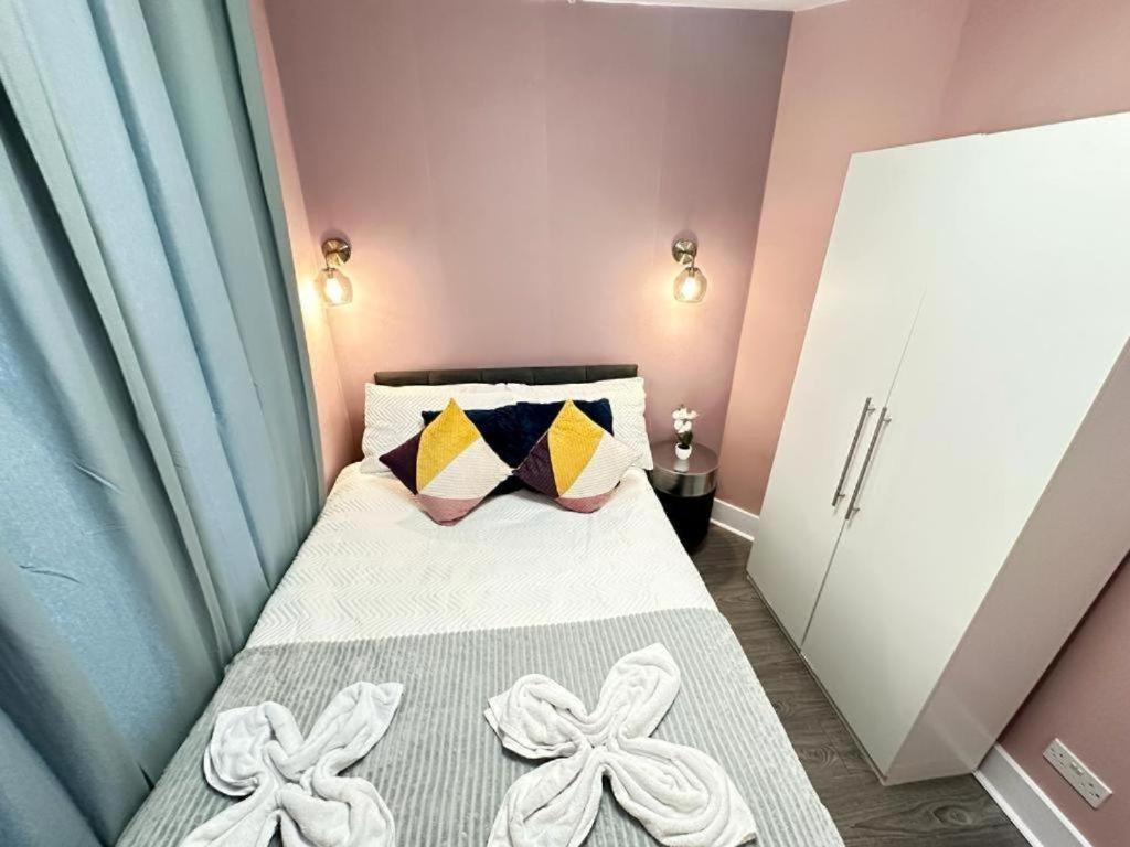 Central One Bedroom * London