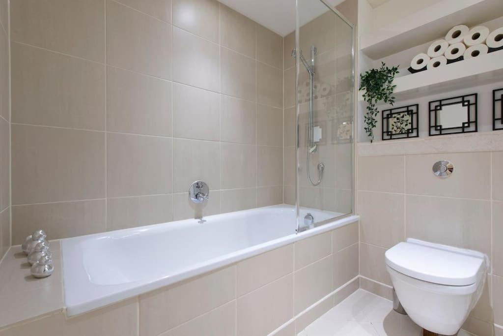 24hr Concierge, Gym, Pool, Museum, Shopping Centre * Londres