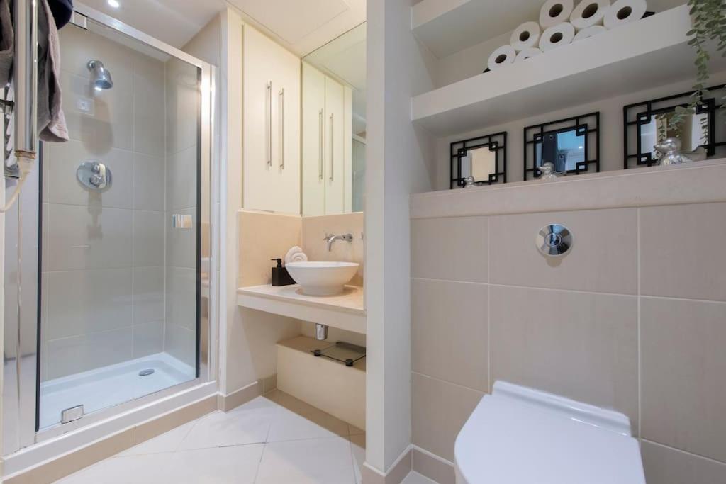 24hr Concierge, Gym, Pool, Museum, Shopping Centre * Londres