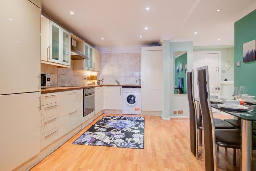 Hyde Park Two Bedroom Appartement