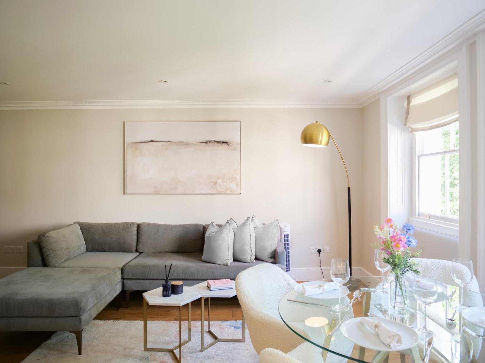 Luxurious In A Prestigious Location Appartement *