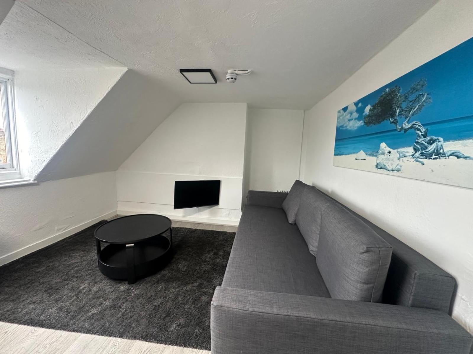 New One Bedroom In Chiswick Apartamento