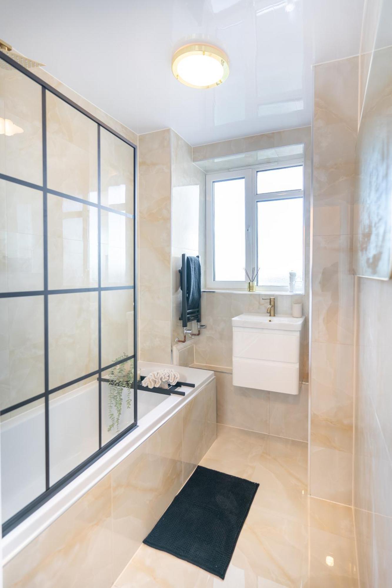 Boutique And Stylish 4 Bed In *