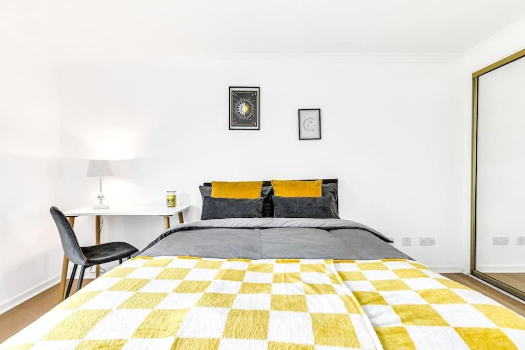 Luxaway In Earls Court - Sleeps Up To 10 London