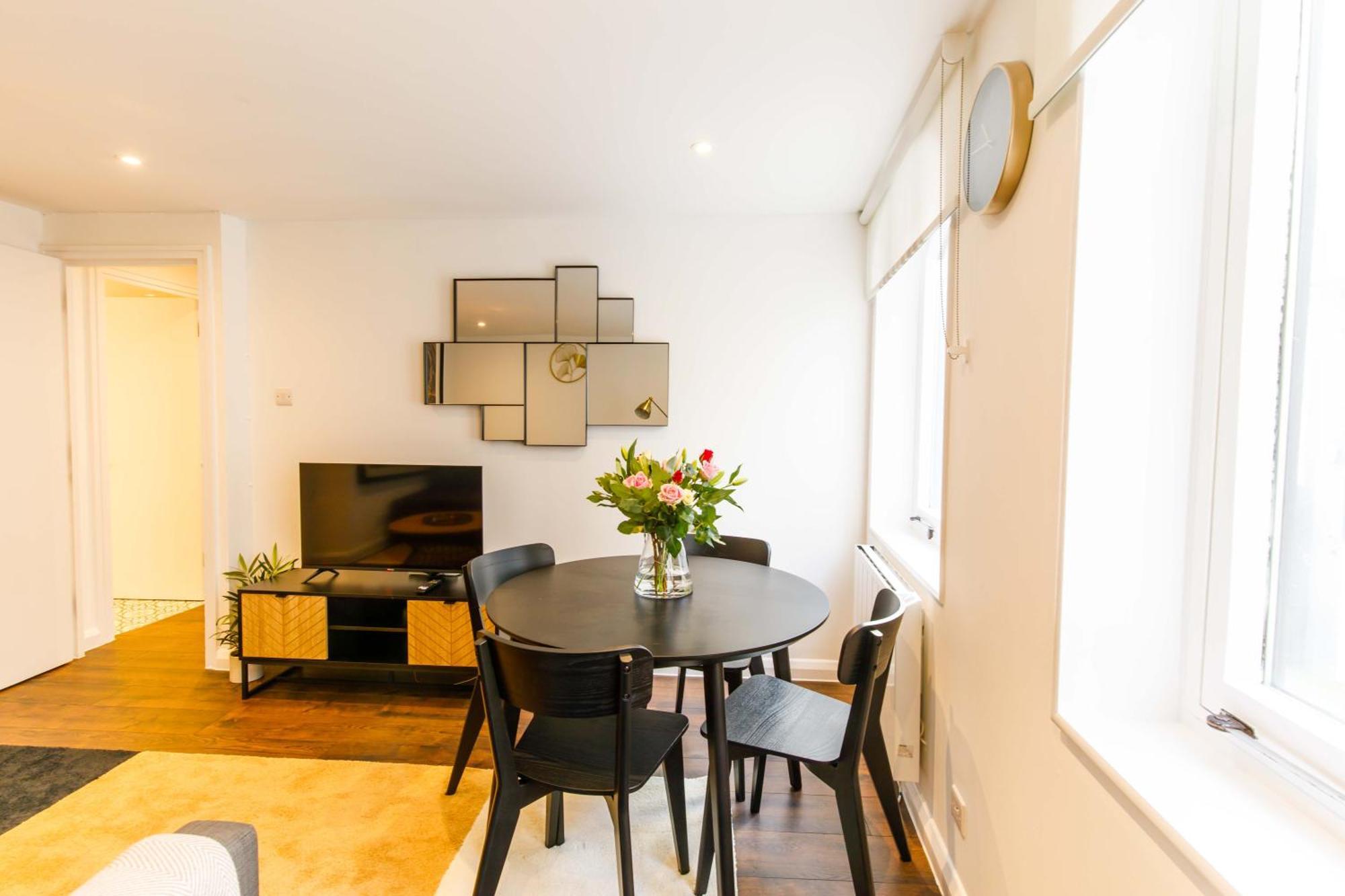 Staylux Carnaby Street Apartment