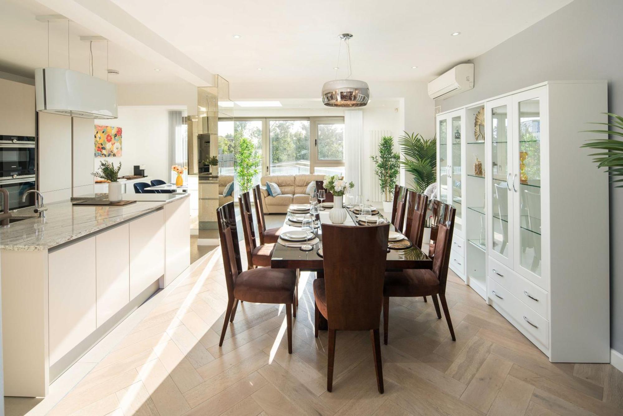 Сasa de vacaciones Luxury Pool House With Free Parking - Unico Residences