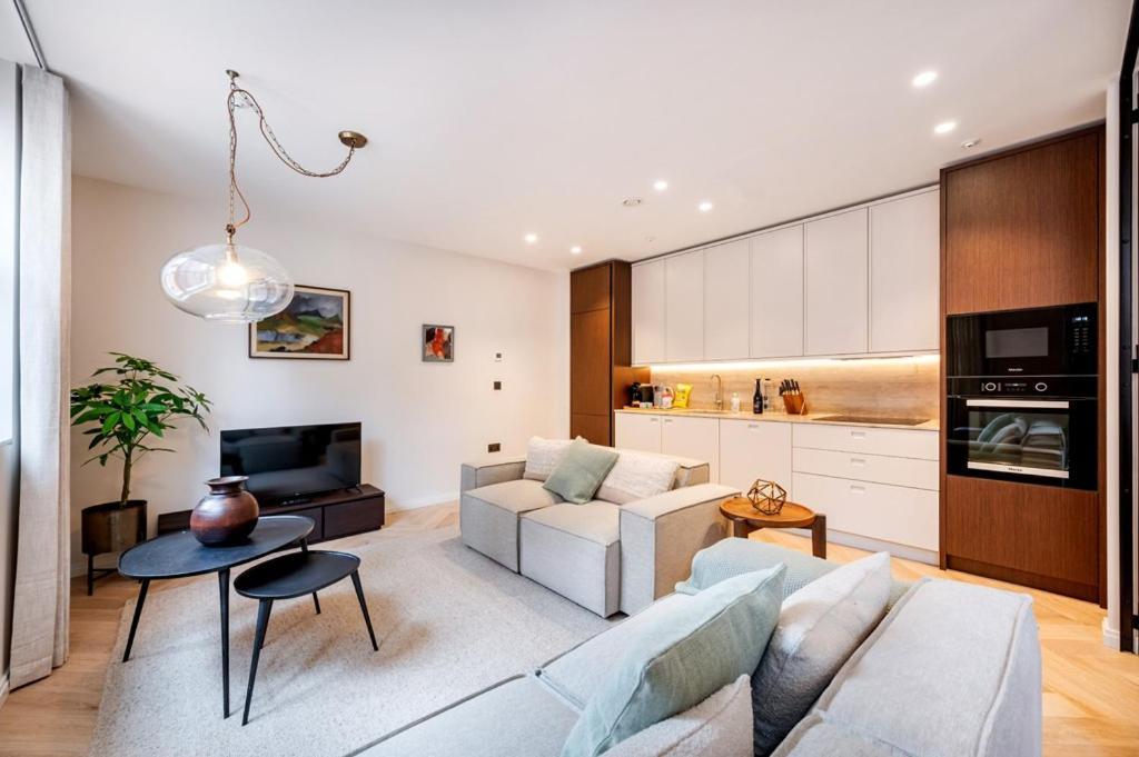 Covent Garden 2 Bed 2 Bath Duplex Appartement *