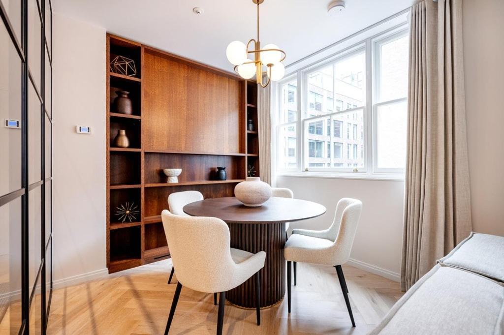 Covent Garden 2 Bed 2 Bath Duplex Appartement *