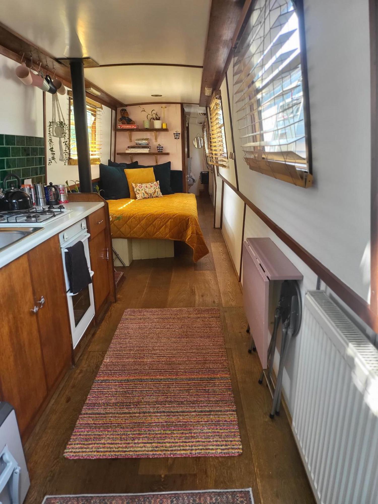 Lovely Canal Boat In Little Venice By Paddington For Family & Friends