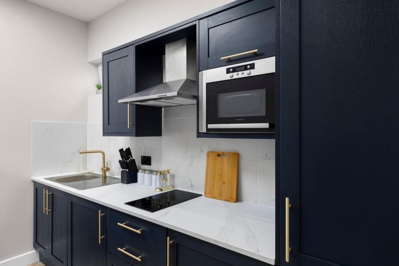 5 Star Accommodation, 2 Minutes To Brent Cross Station Apartamento *