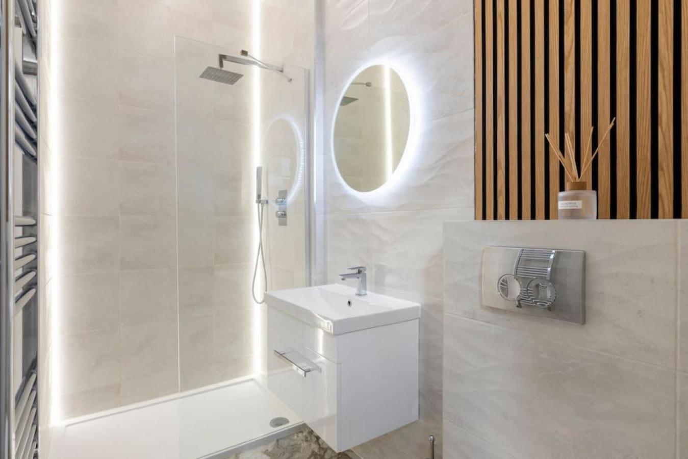 5 Star Accommodation, 2 Minutes To Brent Cross Station Apartamento *