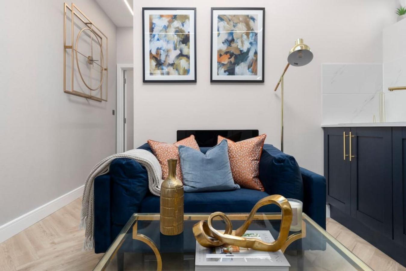 5 Star Accommodation, 2 Minutes To Brent Cross Station Apartamento Londres