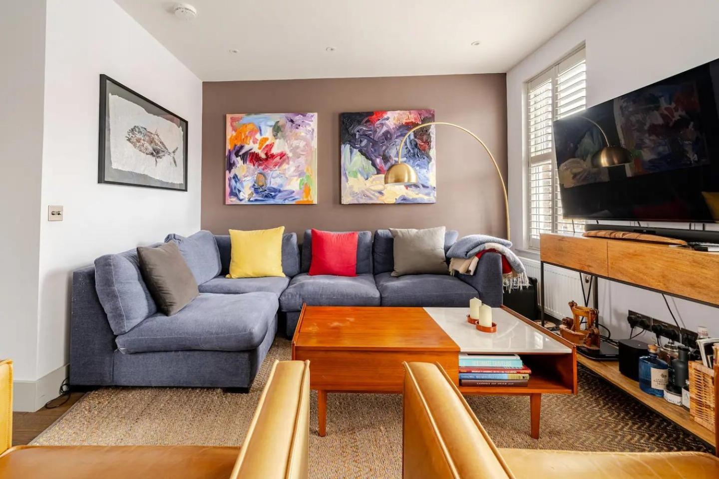 Luxurious & Modern 2 Bedroom Notting Hill Townhouse Apartment *