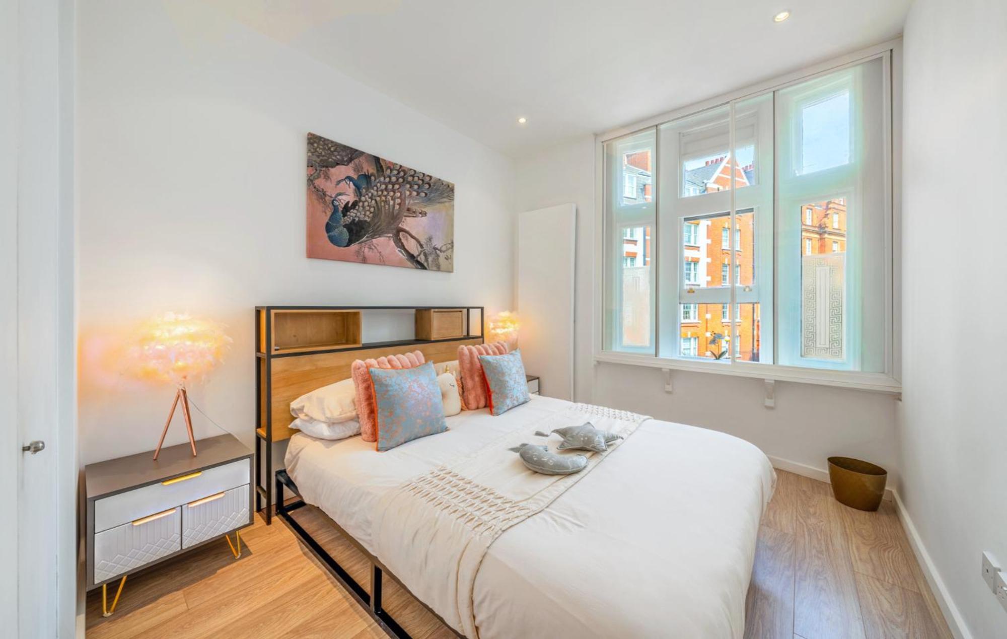 Designer Victorian Flat With Large Terrace *