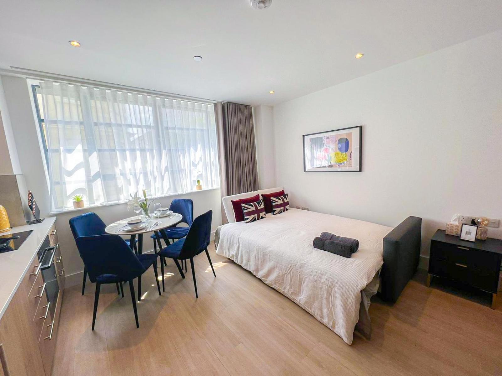 Modern & 3bedroom Flat With Pvt Balcony Steps From Regent's Park * London