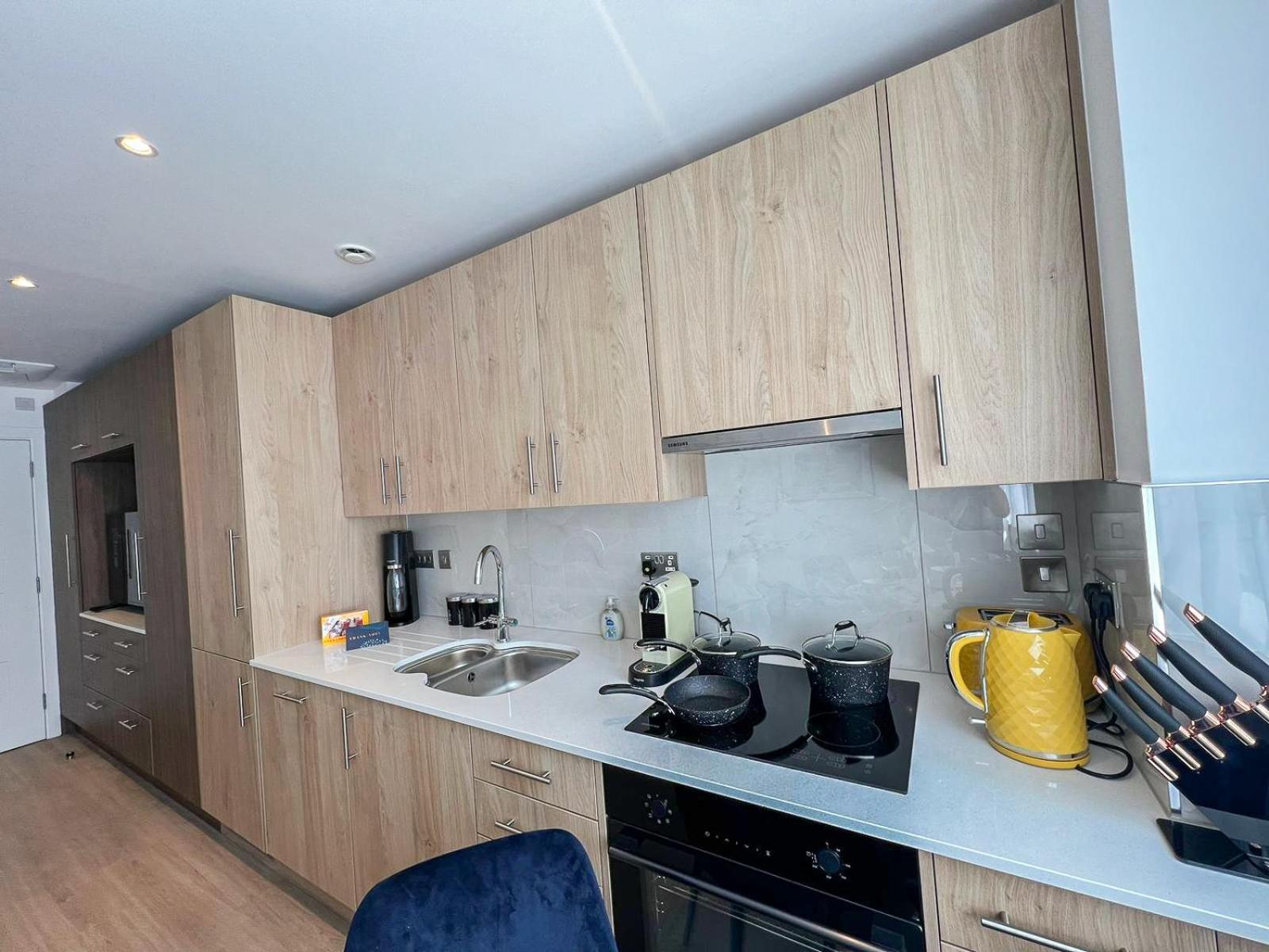 Apartment Modern & 3bedroom Flat With Pvt Balcony Steps From Regent's Park London