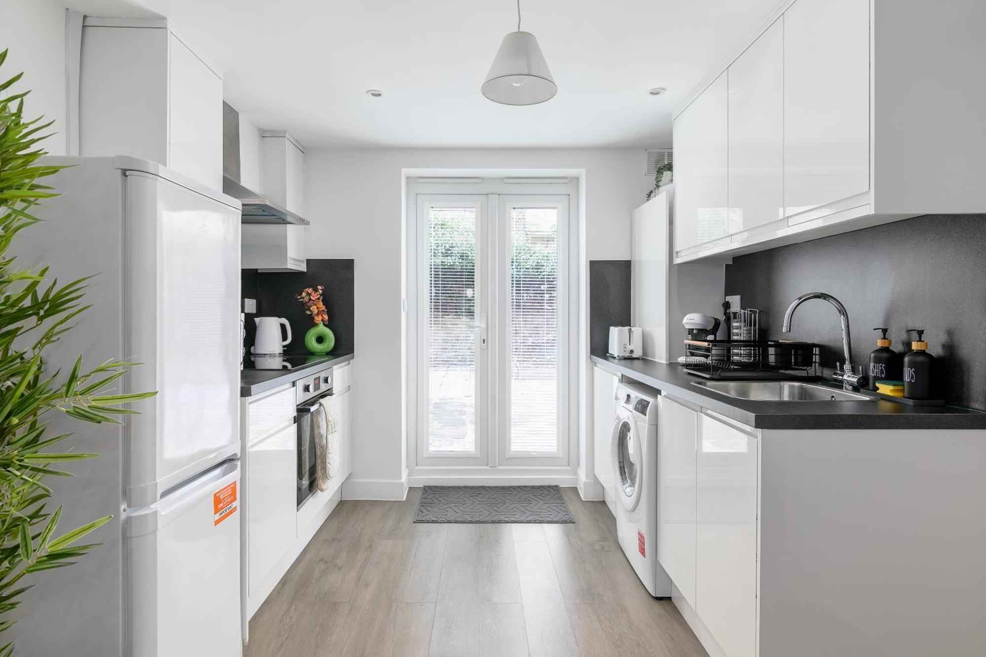 Flat In Queens Park *