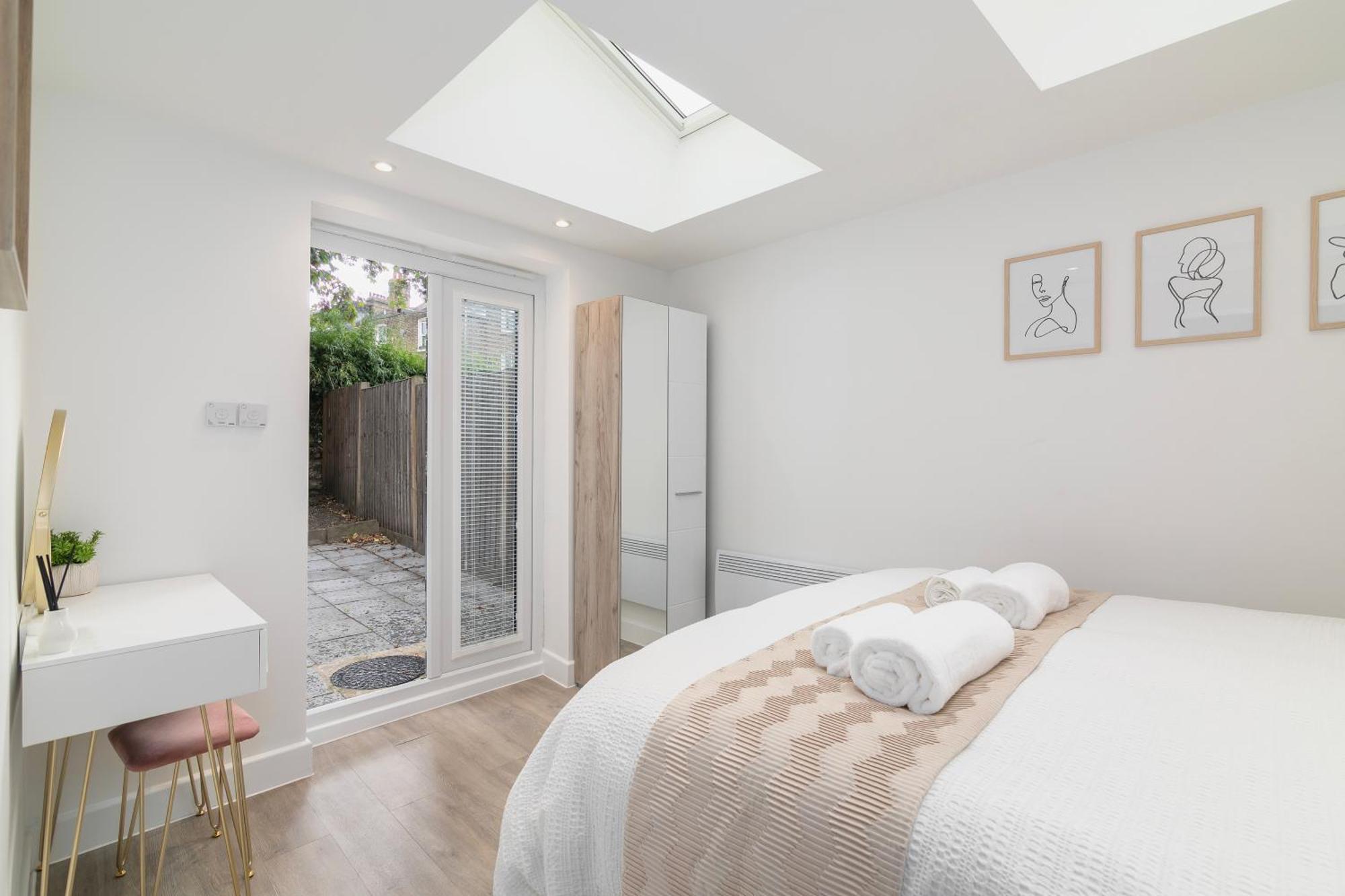 Flat In Queens Park *