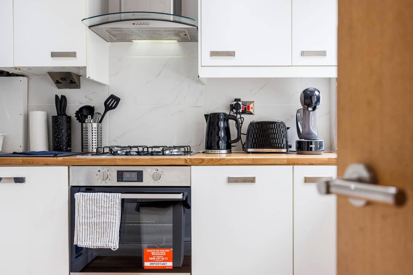 2 Bedroom Charming & Magnificent Flat * Londres