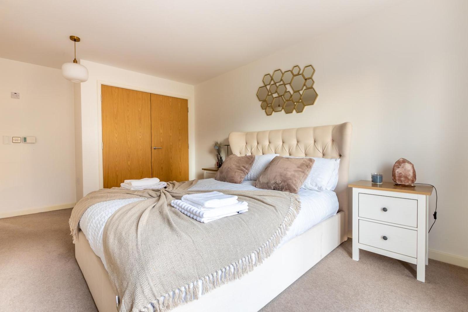 Modern 2bd Flat Near Victoria *