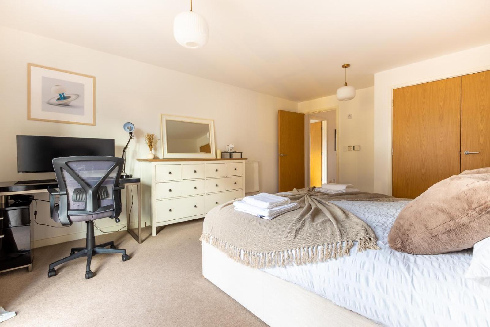 Modern 2bd Flat Near Victoria