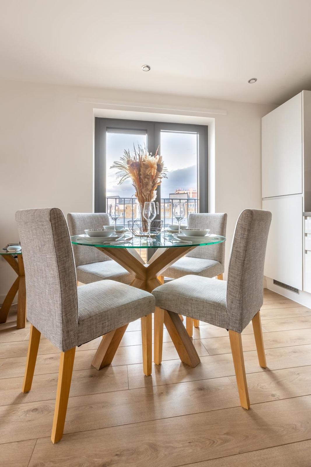 Modern 2bd Flat Near Victoria Appartement *