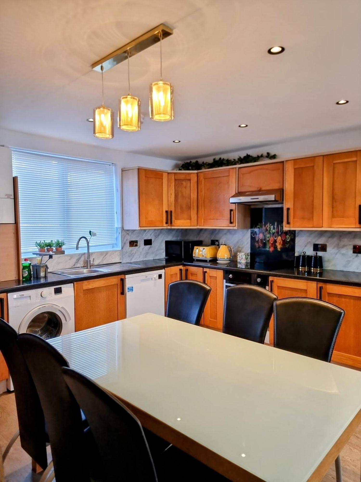 Quick N Easy Travel To 2 Bed House Сasa de vacaciones