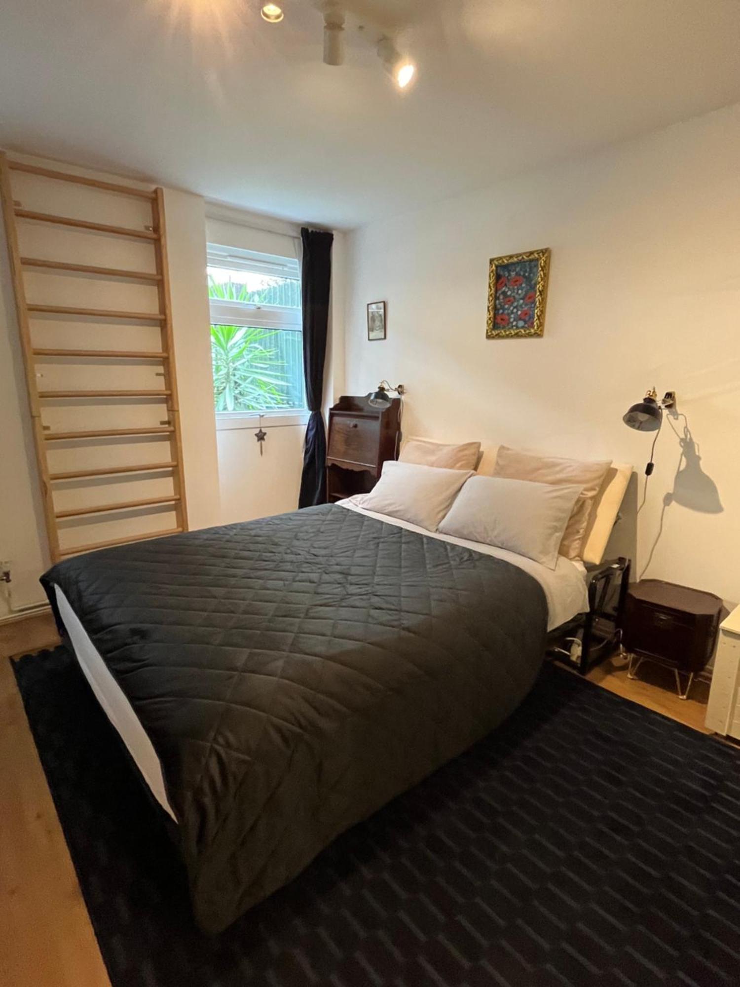 Cozy 1-br Garden Flat For Up To 4 In East Appartement *