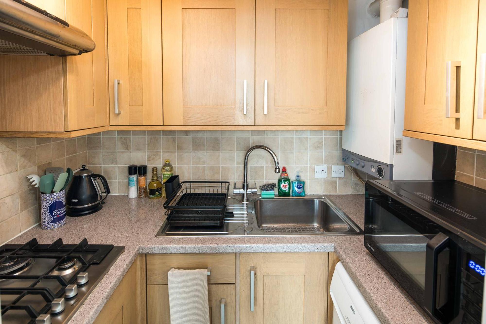 Appartement High-ceiling Gorgerous Victorian Flat With Private Garden - 3 Mins To Hyde Park, Kensington Palace, 8 Mins Nottinghill, High Street Kensington Station Londen