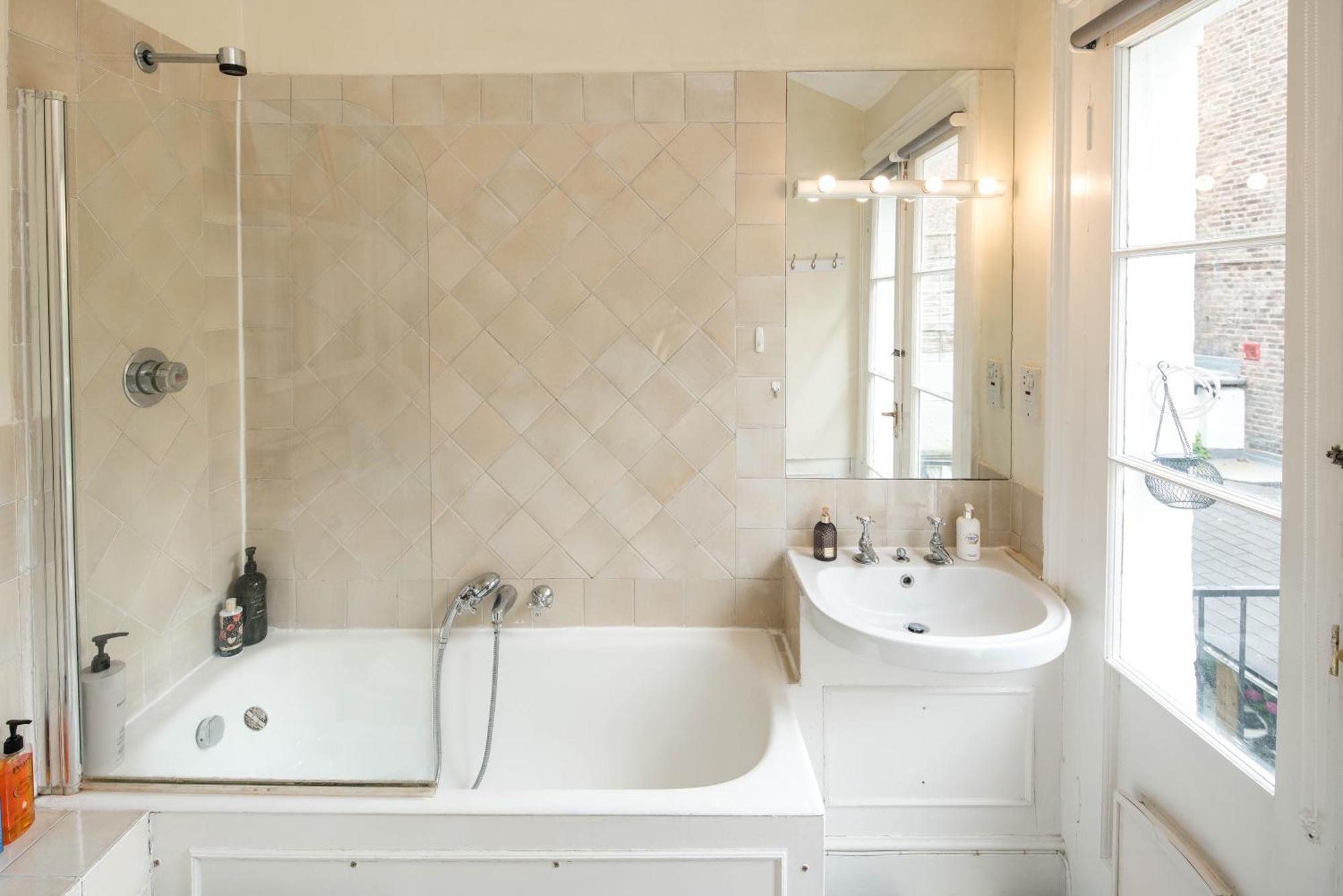 High-ceiling Gorgerous Victorian Flat With Private Garden - 3 Mins To Hyde Park, Kensington Palace, 8 Mins Nottinghill, High Street Kensington Station Appartement