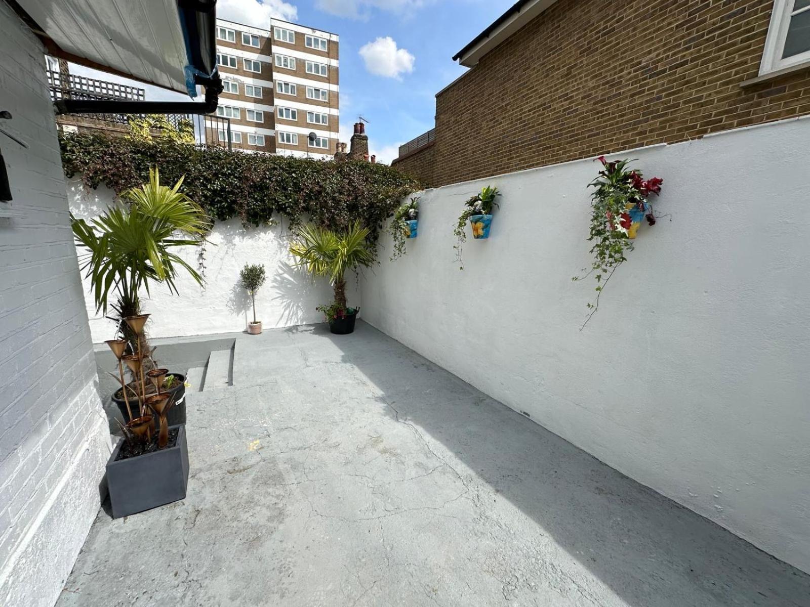 Stylish Garden-level Flat In Chiswick Appartement