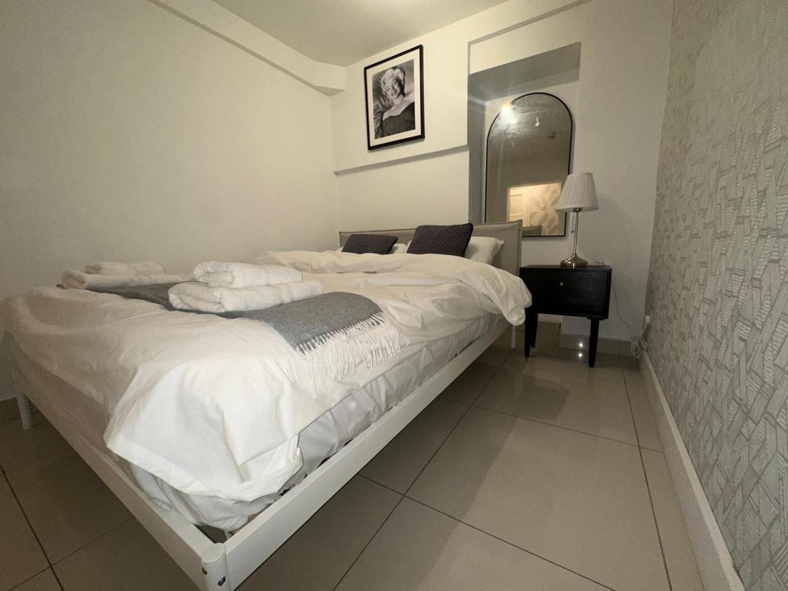 Stylish Garden-level Flat In Chiswick *