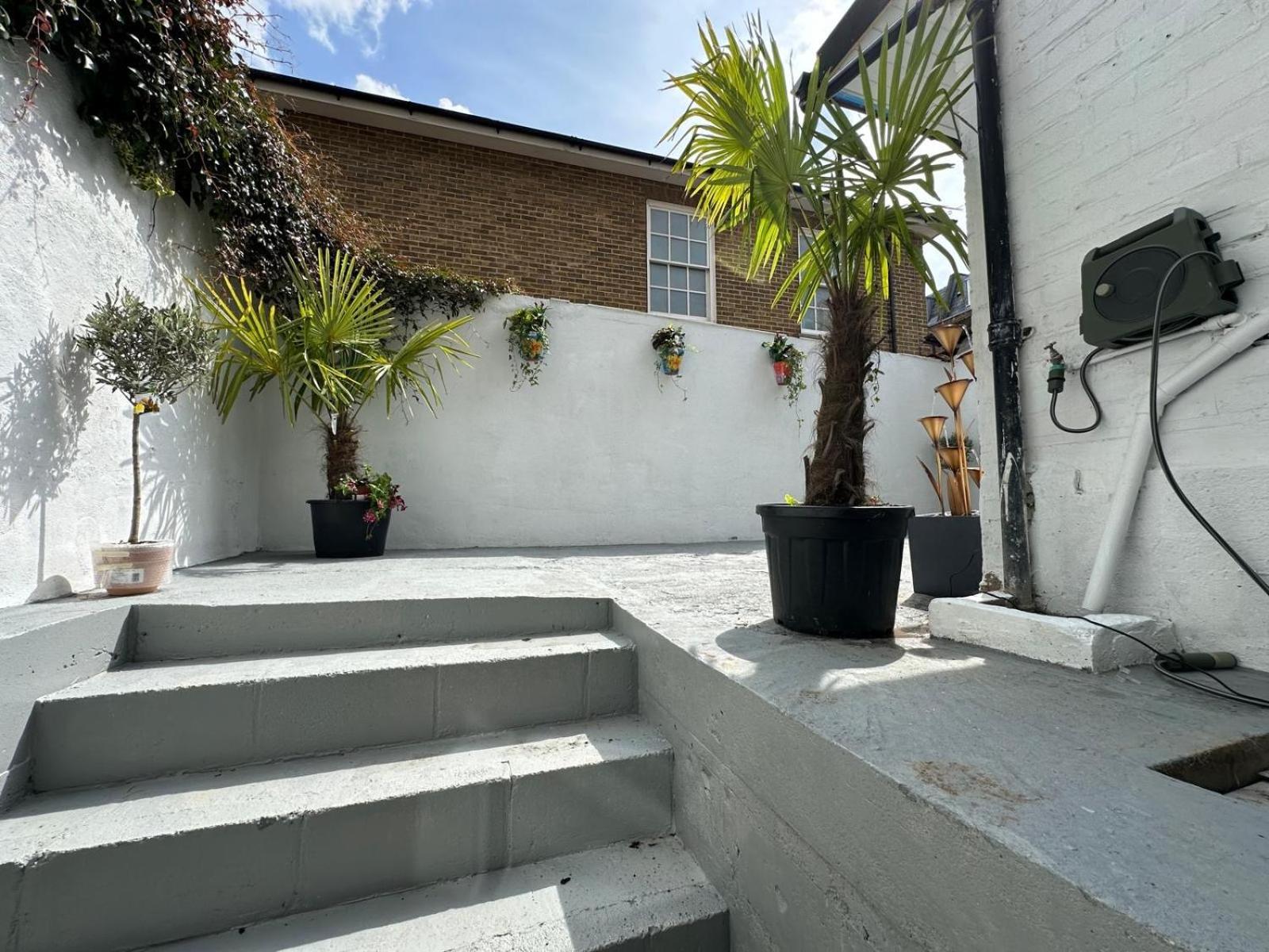 Stylish Garden-level Flat In Chiswick * Londen