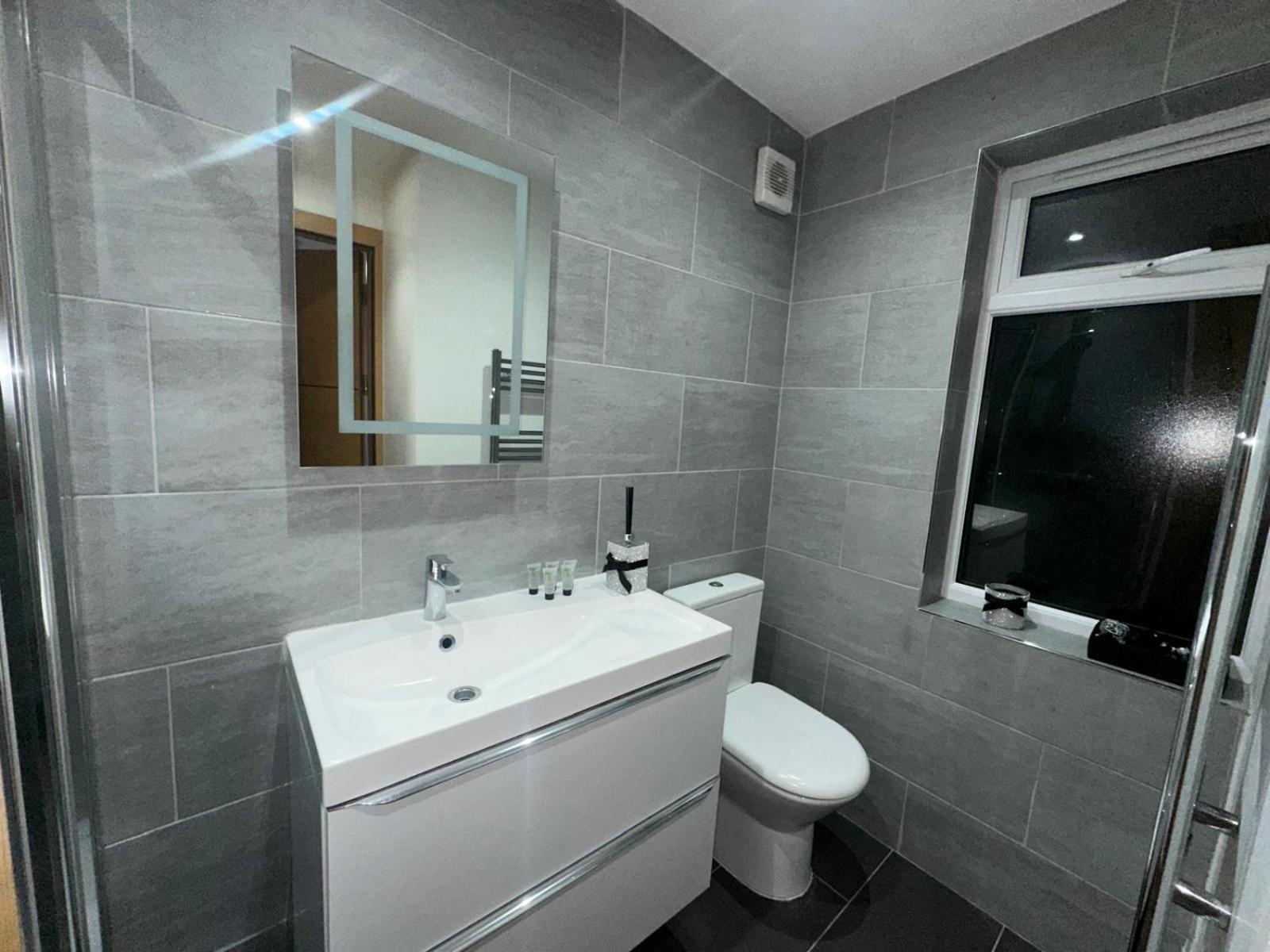 New! Brand New Beautiful Modern Apartment *