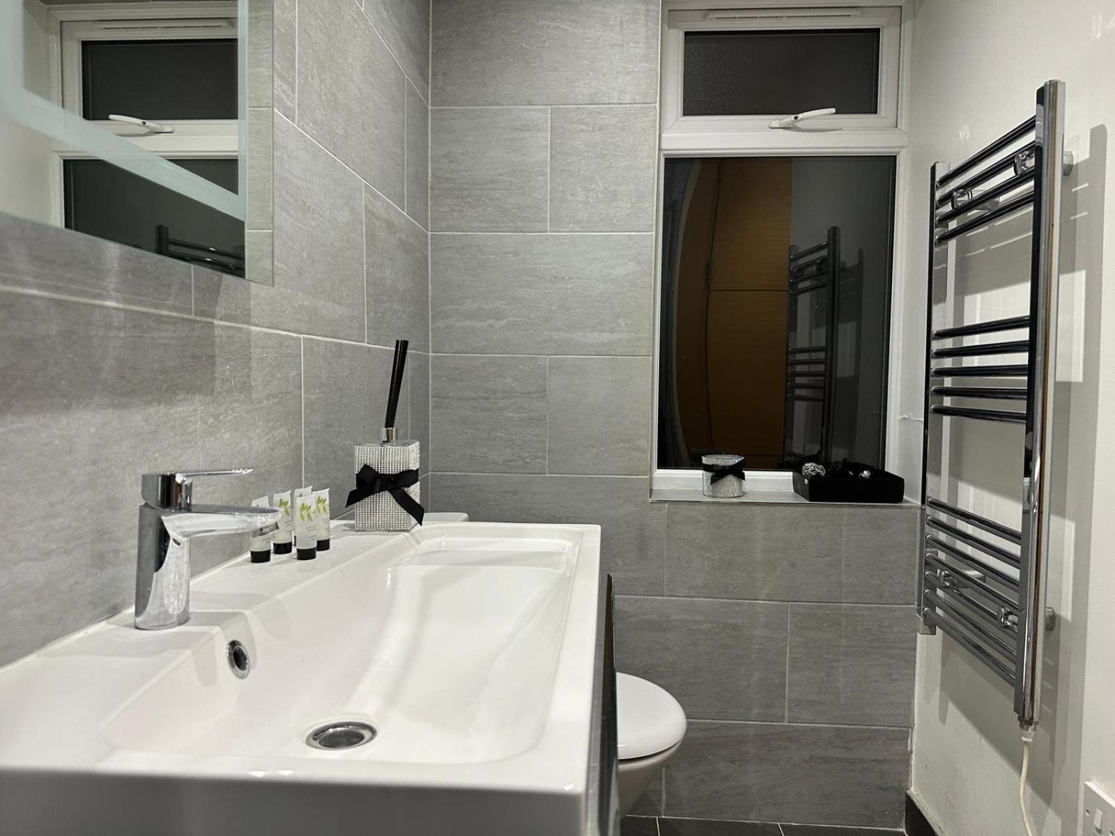 New! Brand New Beautiful Modern Apartment London