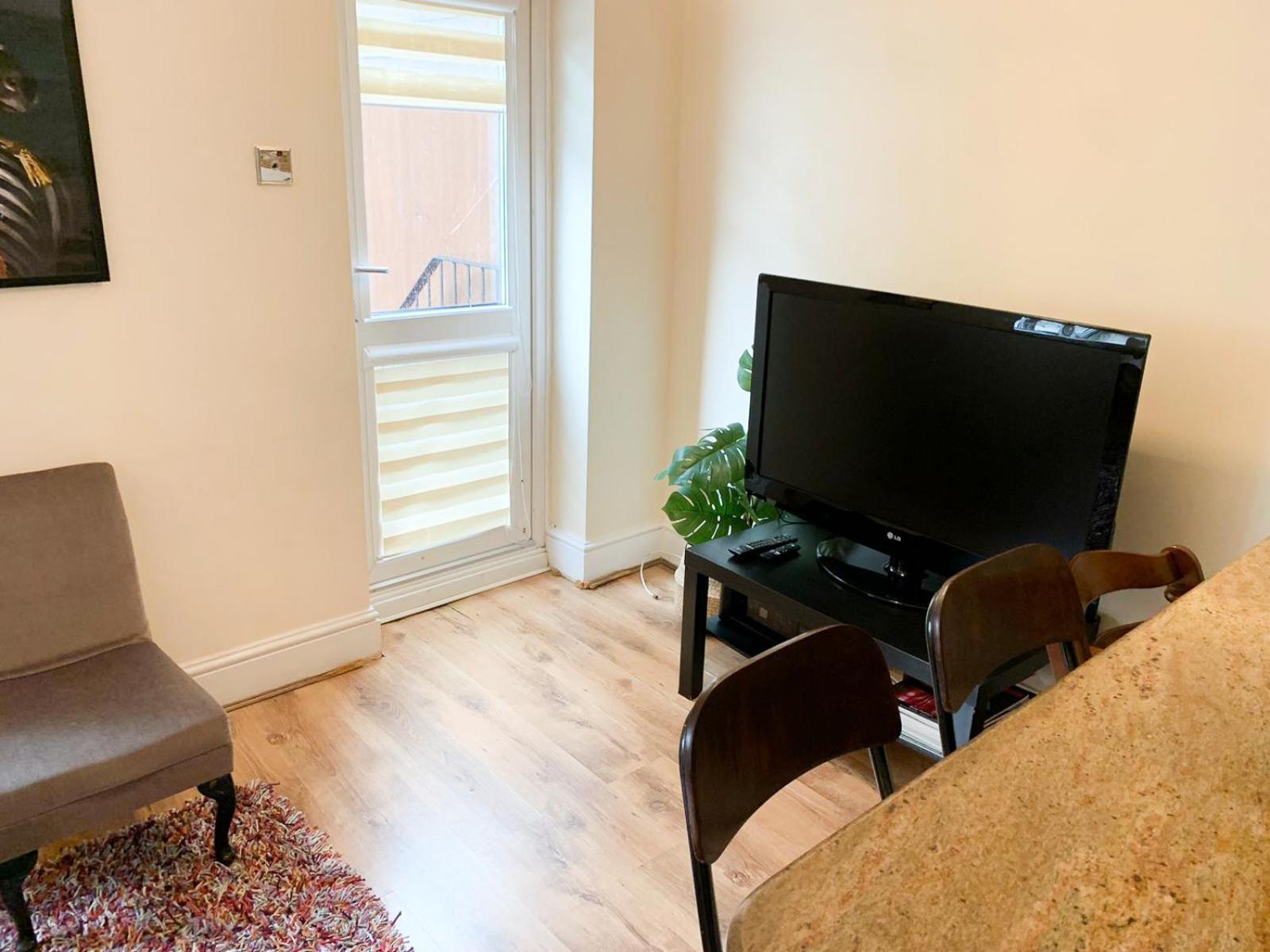 Lovely 1 Bedroom Flat In West Kensington London, Shepherd's Bush Apartamento Londres